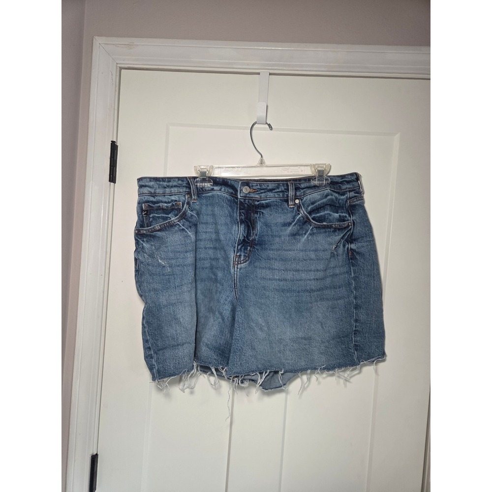 KanCan Women Plus Size 18W Medium Wash Distressed Raw Hem Denim Shorts KC2568M-P